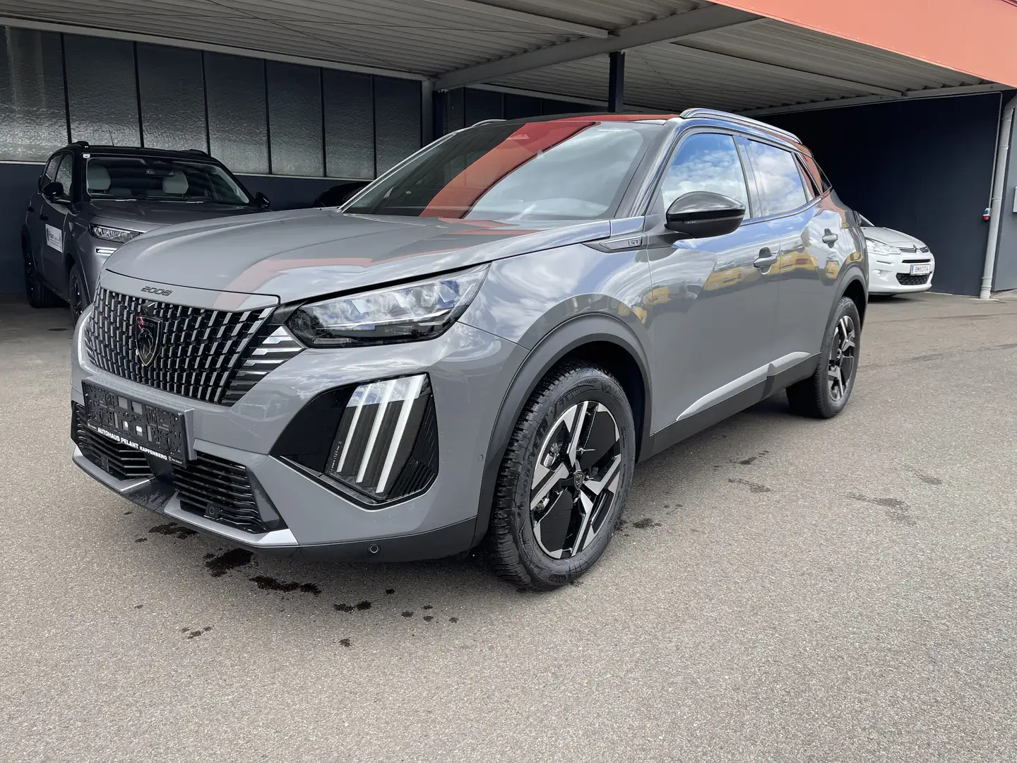 Peugeot 2008 Hybrid 145 GT Grau - 1