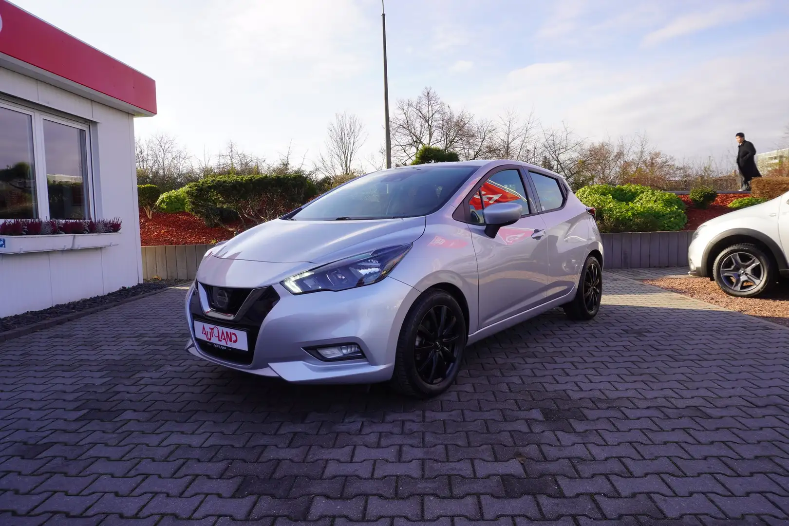 Nissan Micra 1.0 N-Way Navi Tempomat Sitzheizung PDC Grau - 2