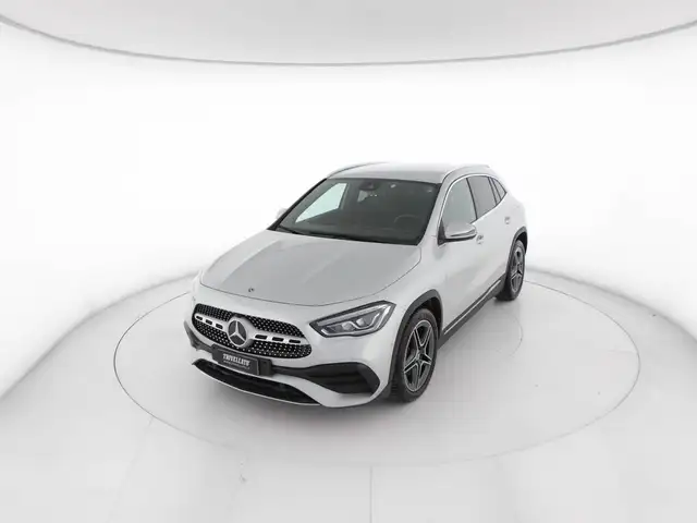 Mercedes-Benz GLA 200 200 premium auto