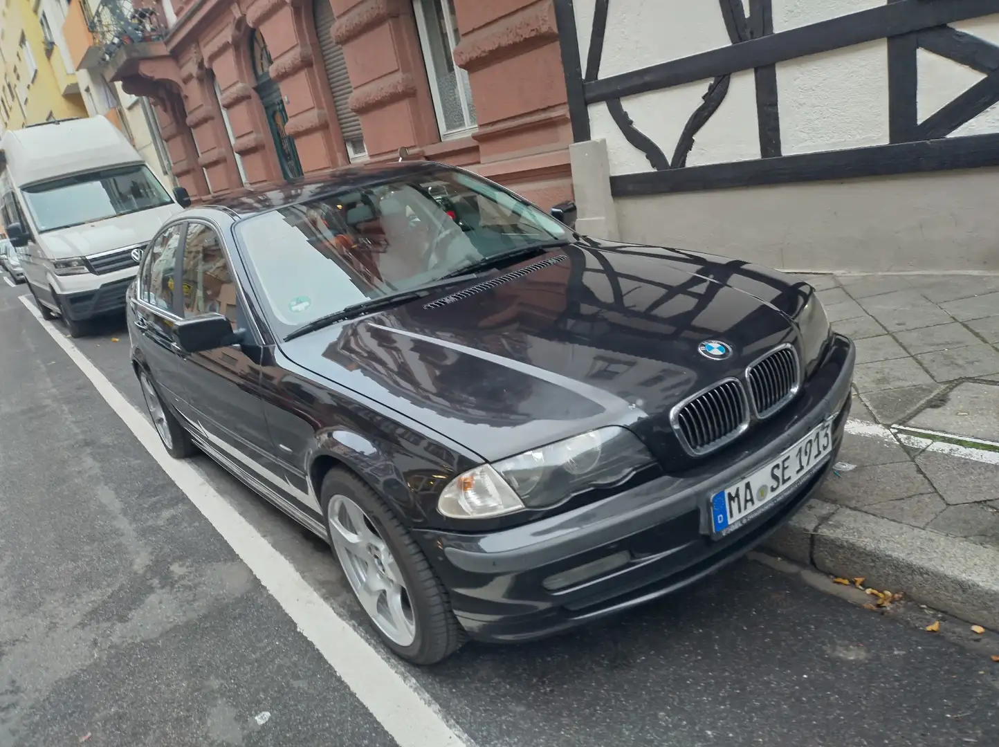 BMW 323 323i - 1