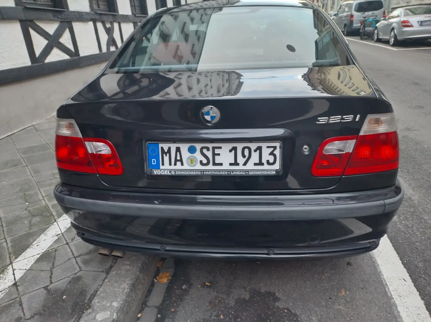 BMW 323 323i - 2