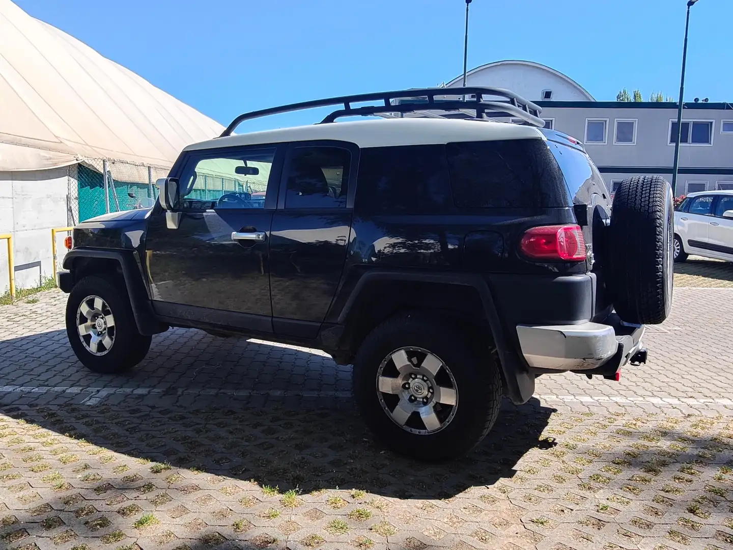 Toyota FJ Cruiser Schwarz - 2