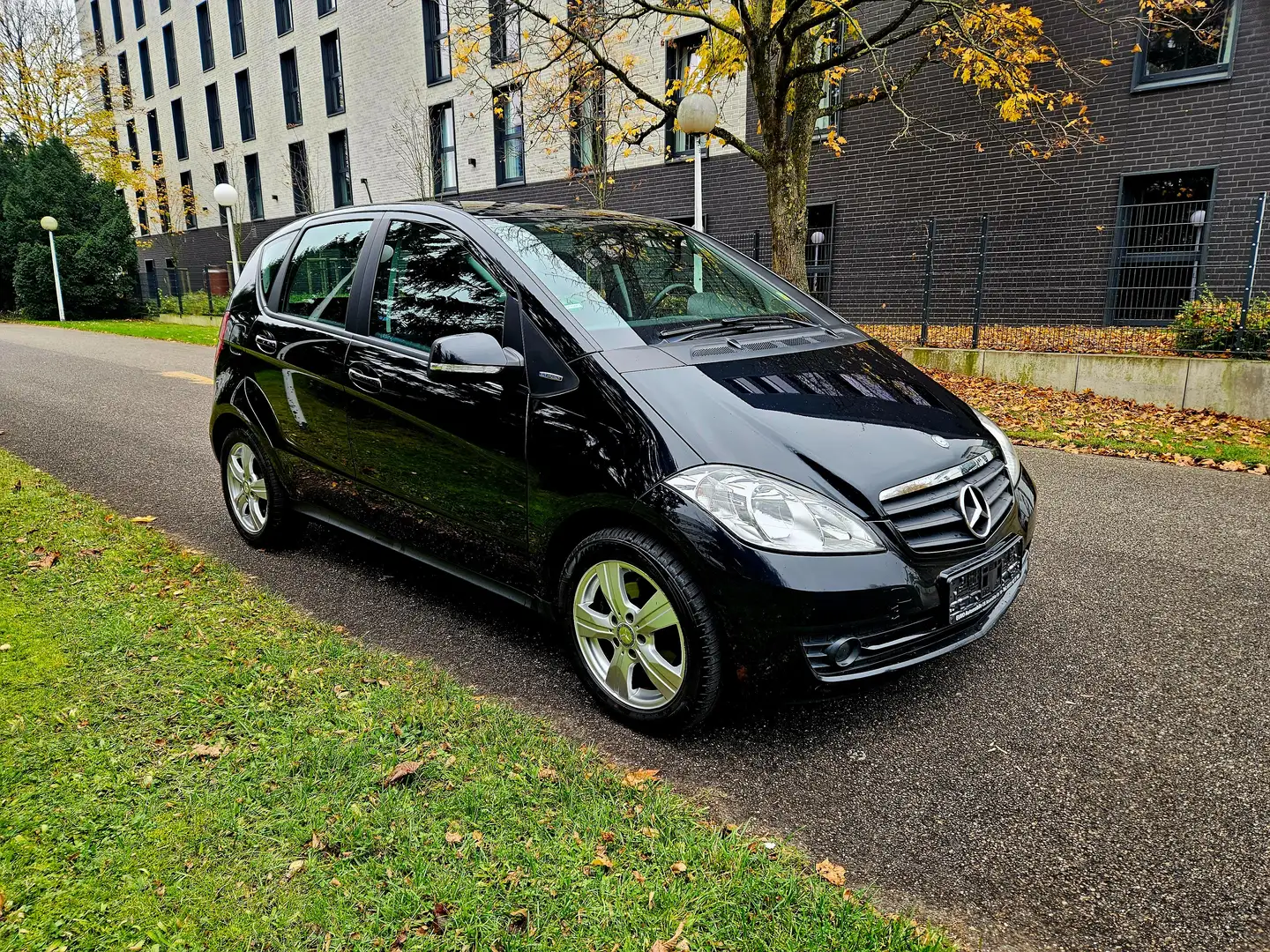 Mercedes-Benz A 160 Klima TÜV bis 1.27 COC ECO Bluetooth Schwarz - 1