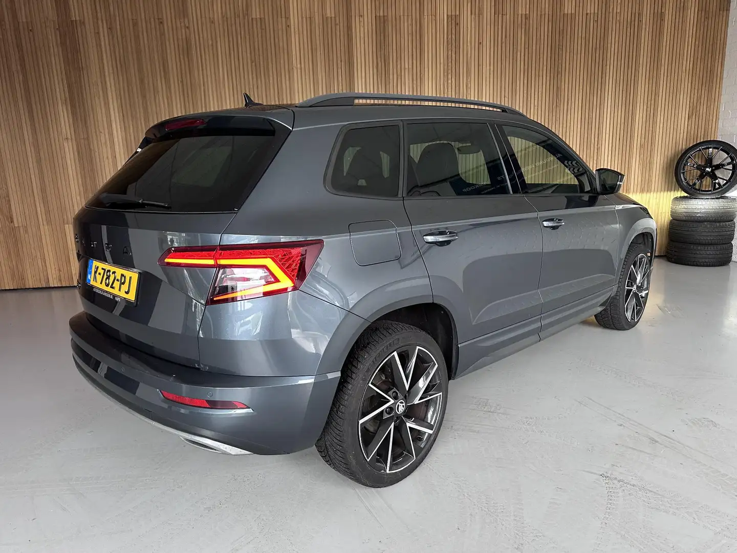 Skoda Karoq 1.5 TSI ACT Sportline Stoelverwarming | Camera Grau - 2