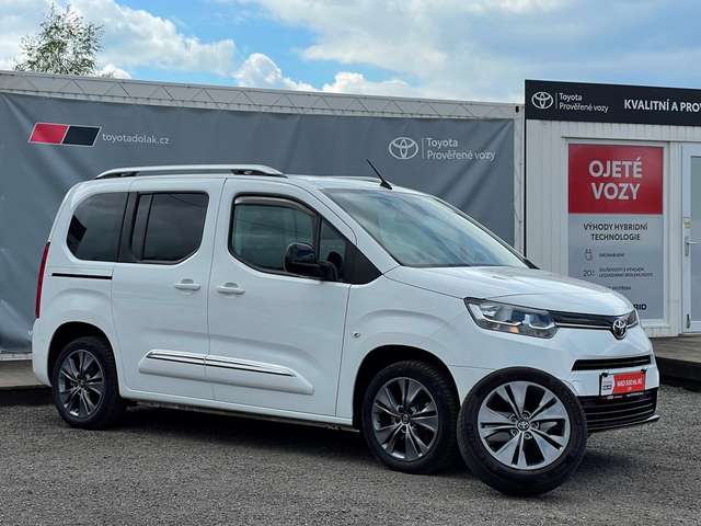Imagine Toyota Proace City Proace City Anpassung des Rollstuhltransports
