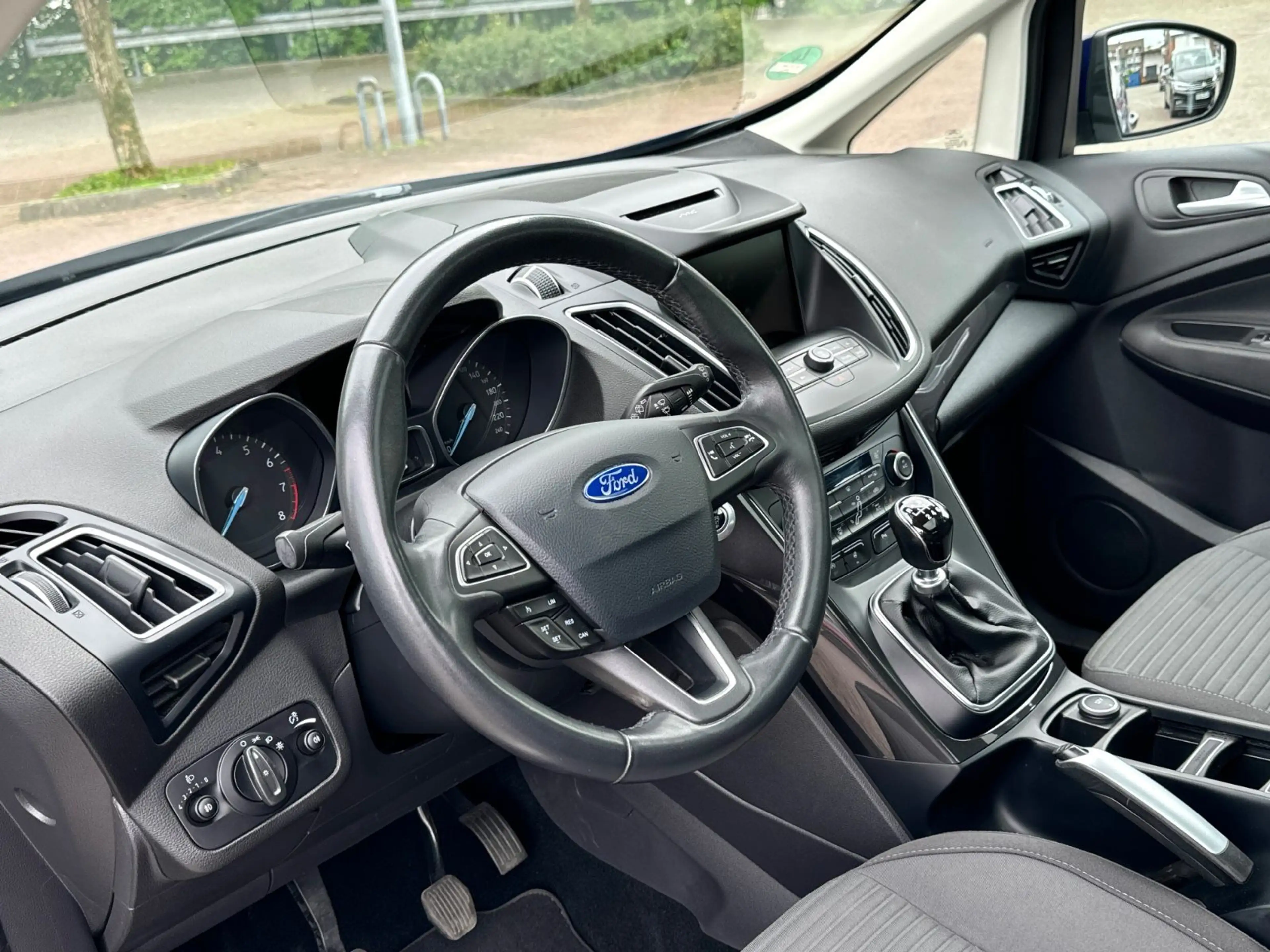 Ford Grand C-Max GRAND C-MAX 1,5 TITANIUM EURO6 150PS PANO KAMERA — photo 10