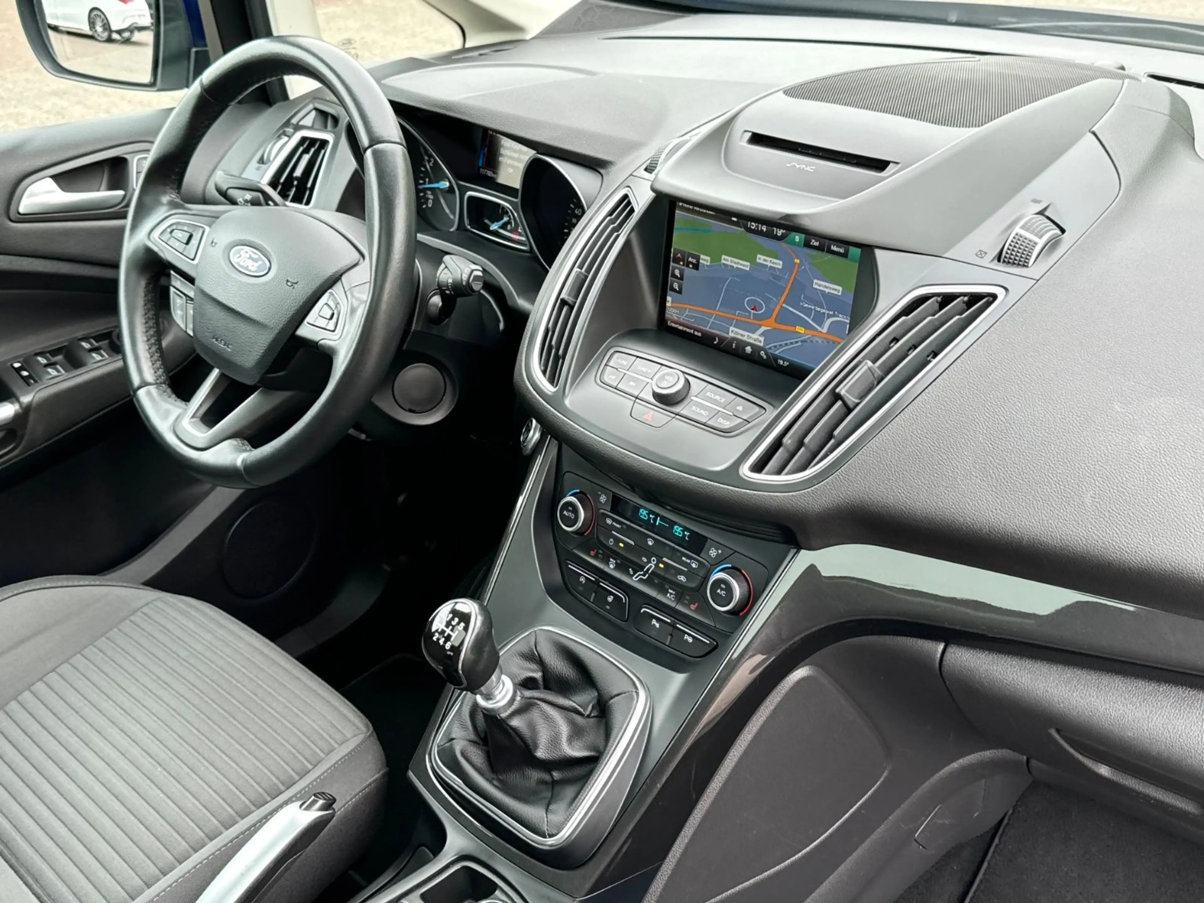 Ford Grand C-Max GRAND C-MAX 1,5 TITANIUM EURO6 150PS PANO KAMERA — photo 14