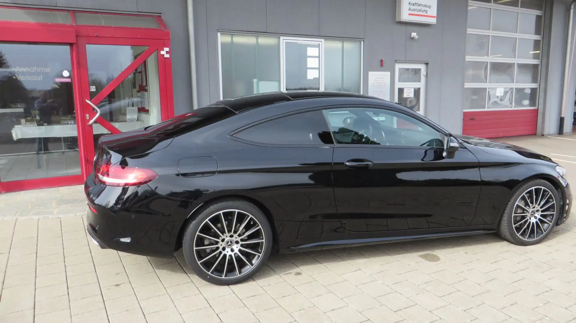 Mercedes-Benz C 300 Pano Navi AMG Voll! Nigh Paket Fekete - 2