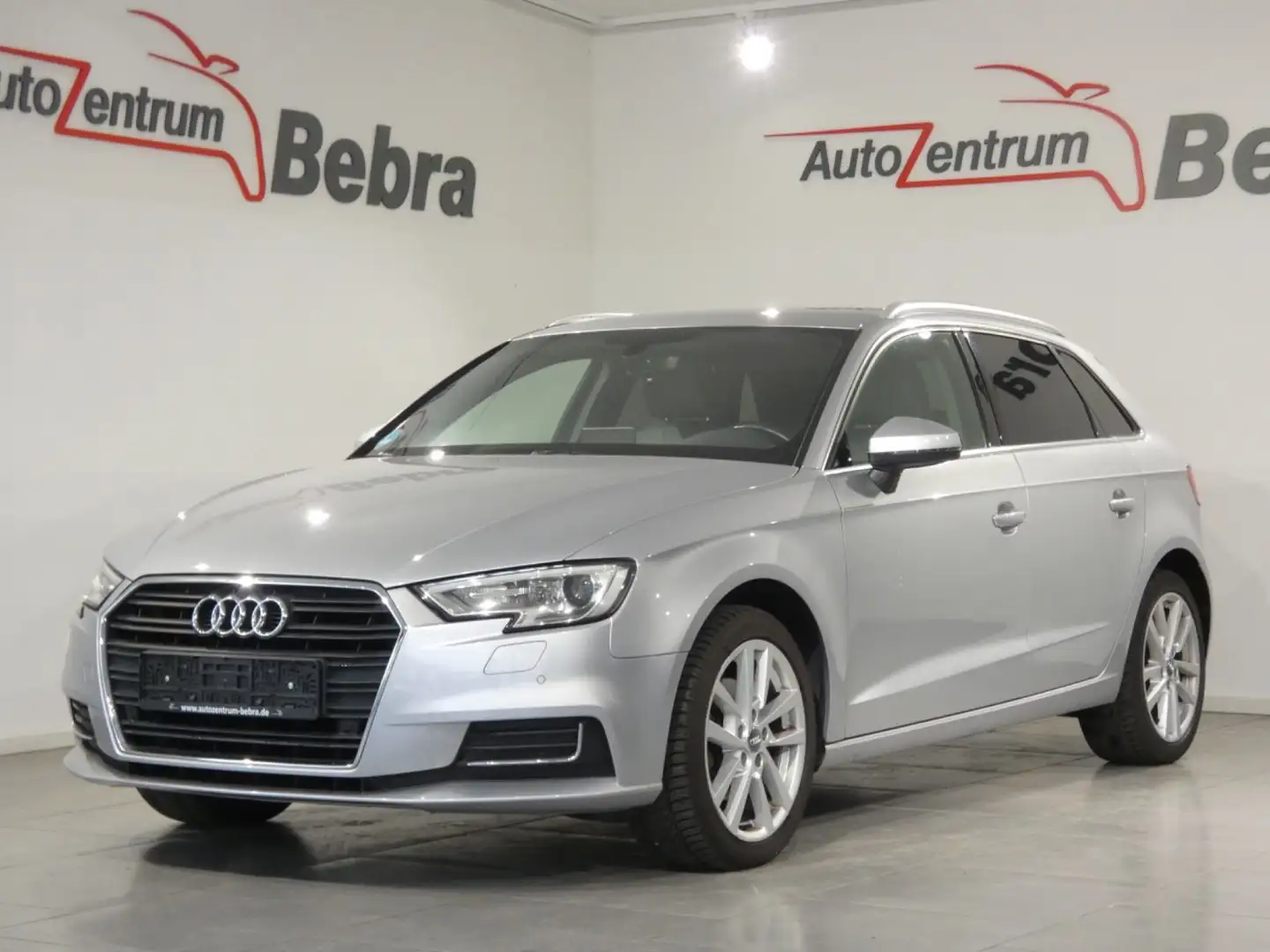 Audi A3 Sportback 35 TFSI design S tronic Xenon/Navi Silber - 1