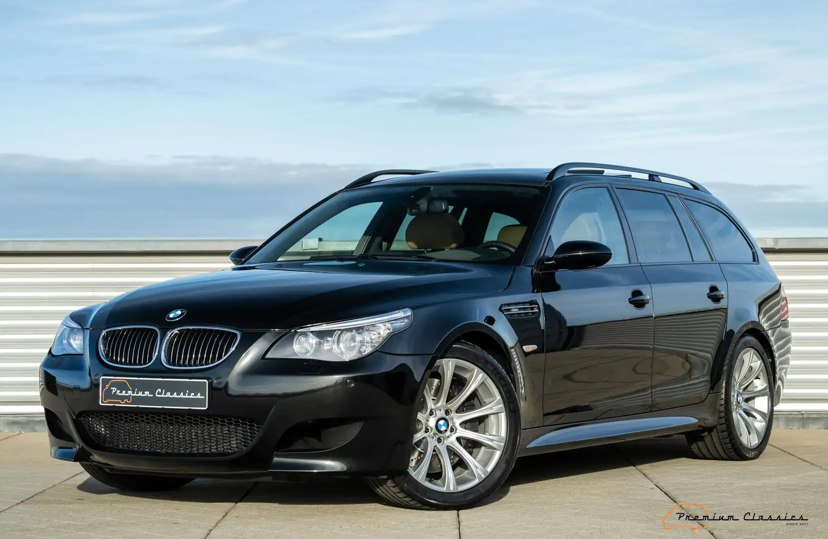 BMW M5 touring E61 | 63.000KM | Panorama | HUD | Comfort Schwarz - 1