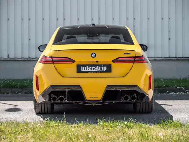 BMW M5 view 5