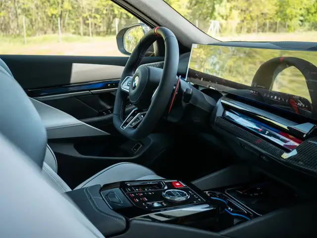 BMW M5 view 15