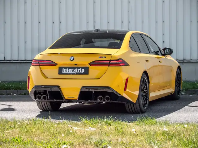 BMW M5 view 6