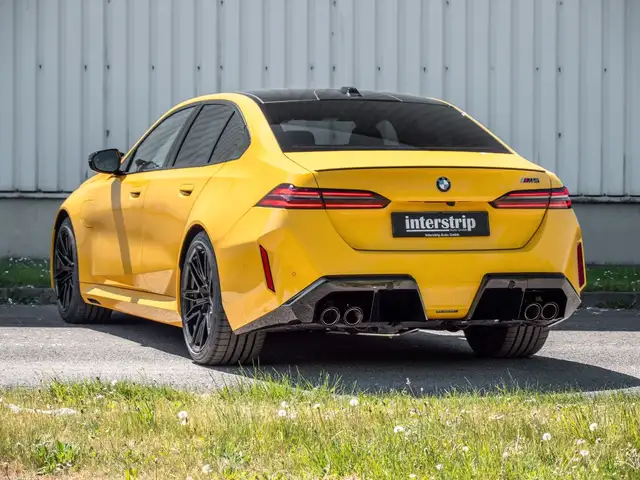 BMW M5 view 4