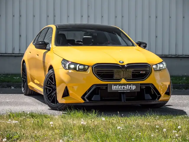 BMW M5 view 3