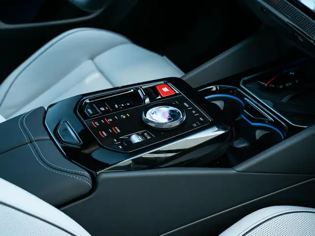 BMW M5 view 16