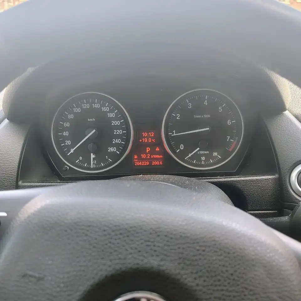 BMW X1 снимка BMW X1