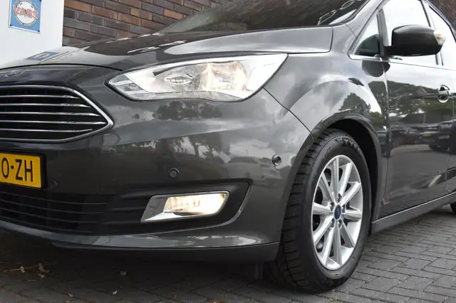 Ford C-Max view 17
