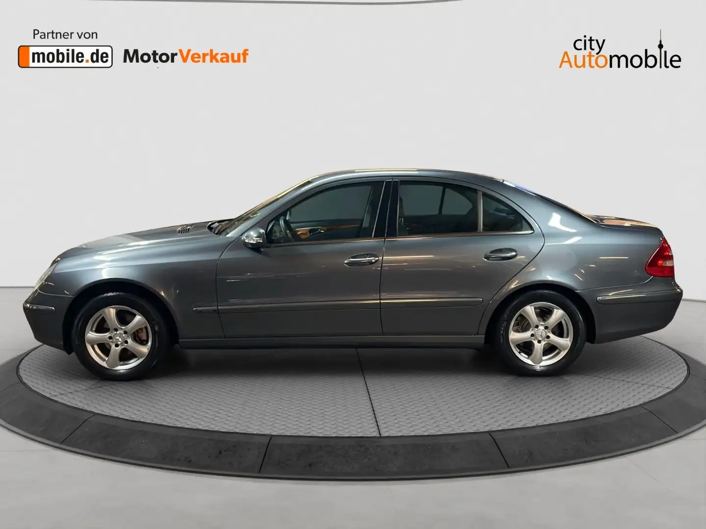 Mercedes-Benz E 200 Kompressor/Leder/SHZ/PDC Grau - 2