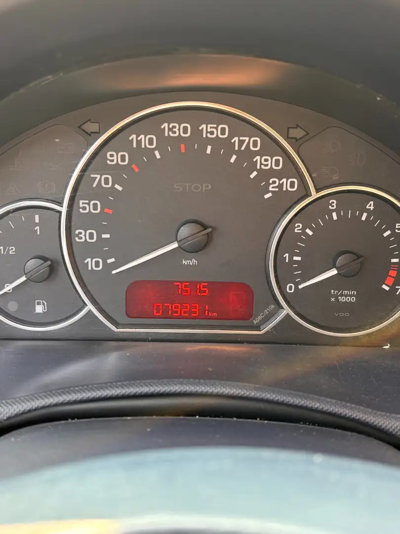 Peugeot 1007 1007 1.4 Happy c/radio Nero - 2