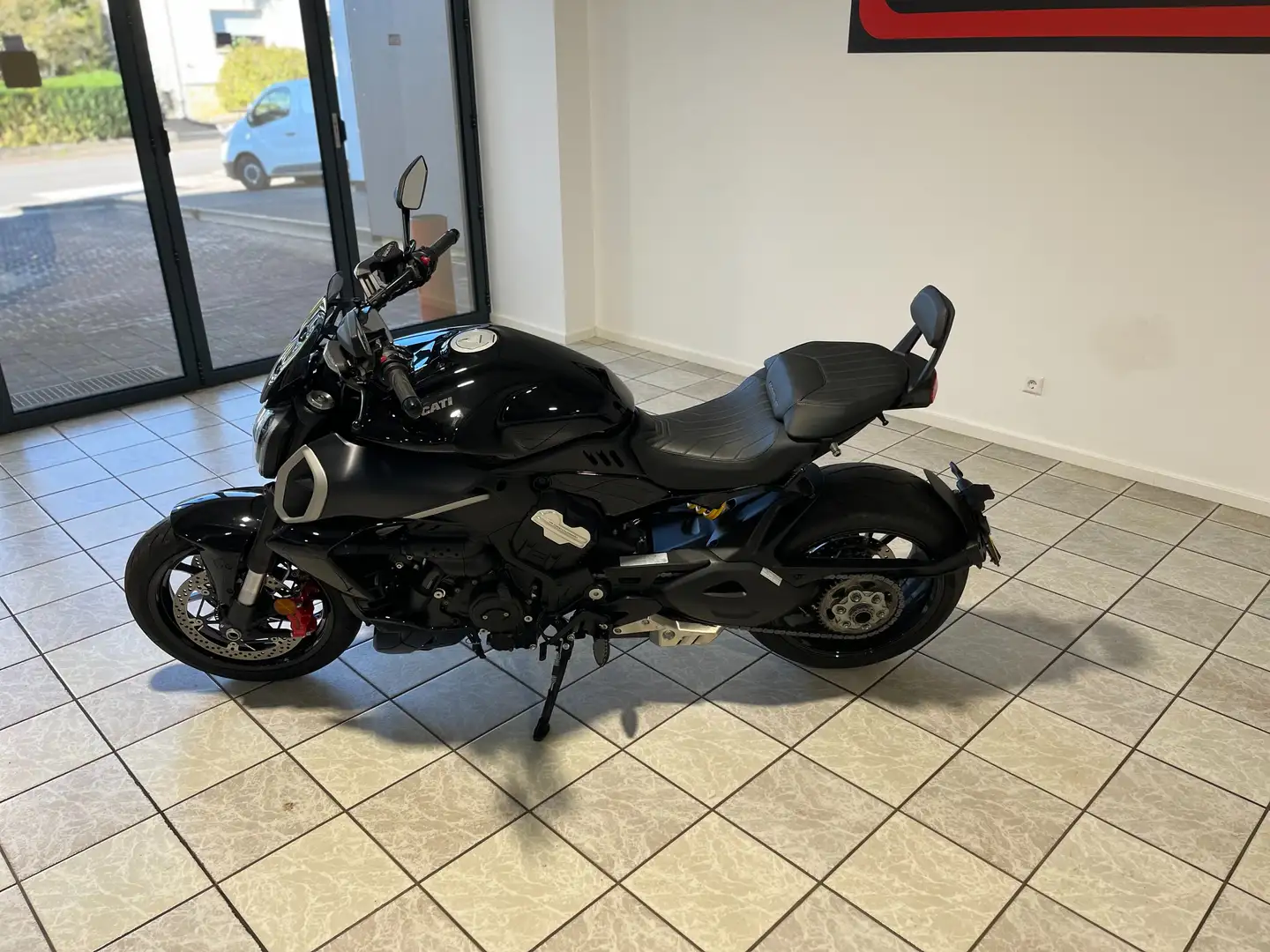 Ducati Diavel V4 Negro - 2