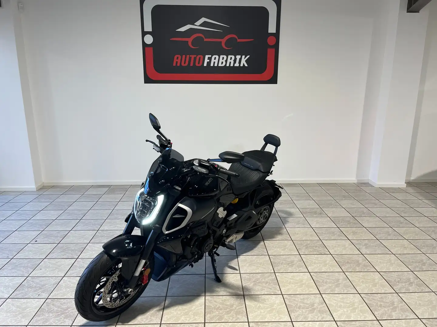 Ducati Diavel V4 Negro - 1