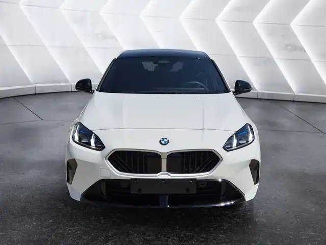 BMW 1 Series view 2