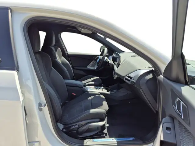 BMW 1 Series view 9