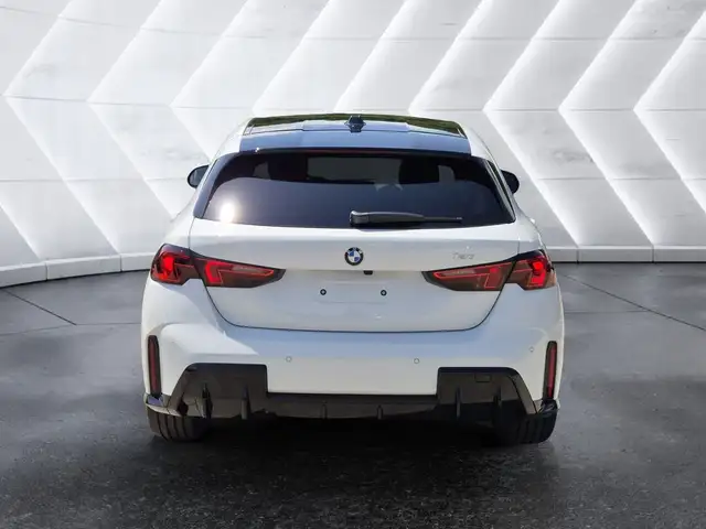 BMW 1 Series view 3
