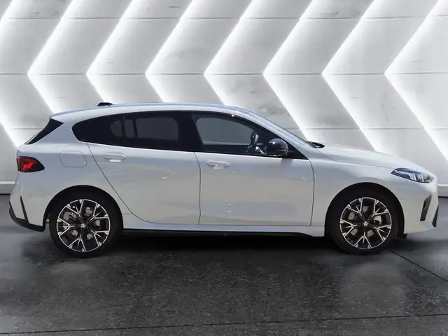 BMW 1 Series view 5