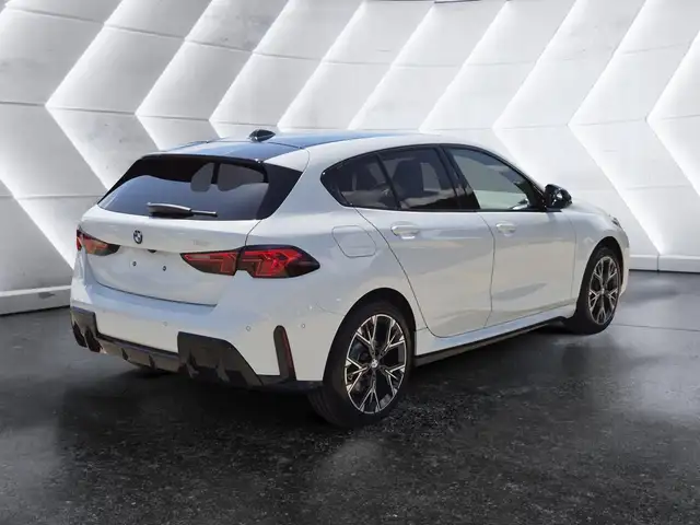 BMW 1 Series view 4