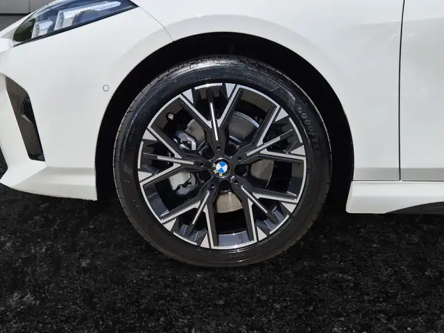 BMW 1 Series view 12