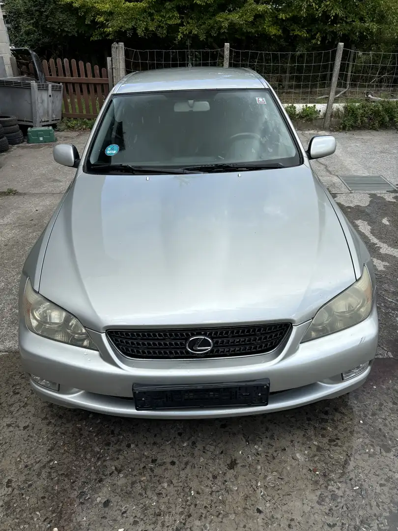 Lexus IS 200 SportCross - 2
