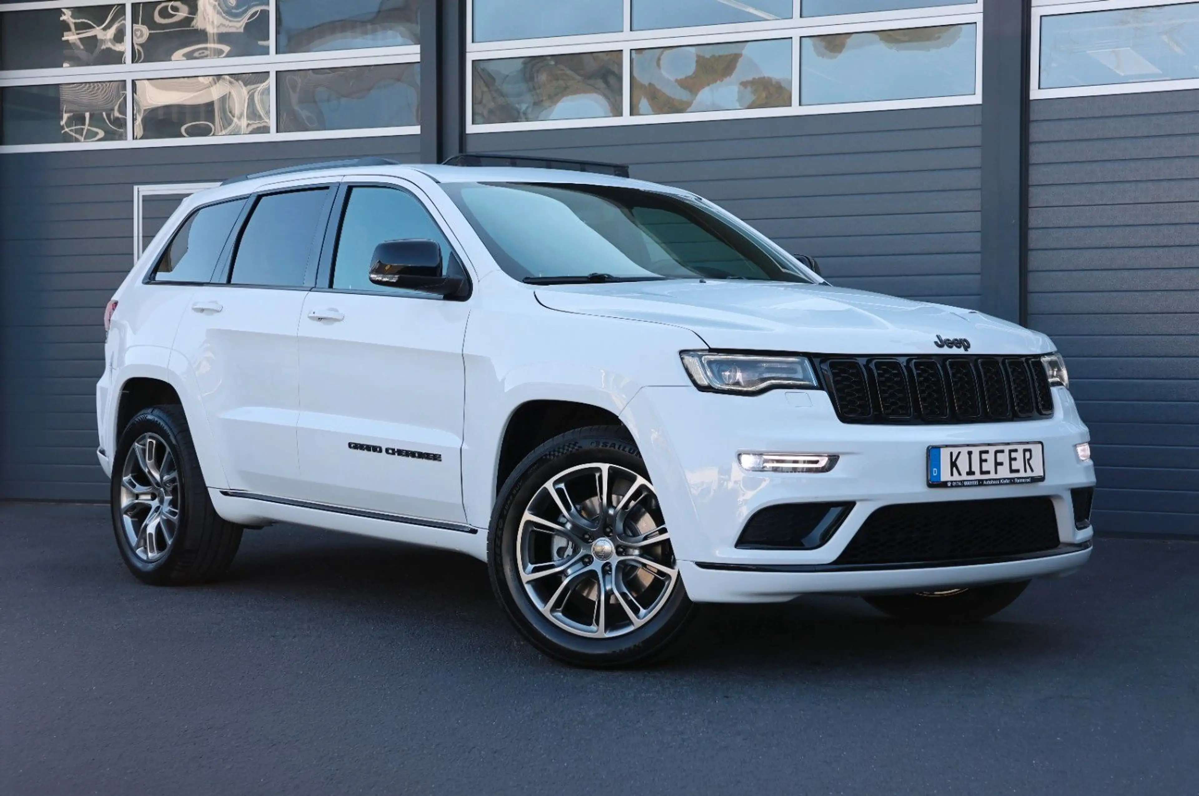 Jeep Grand Cherokee 5.7 LIMITED X 4x4/SHZ/LHZ/KAMERA