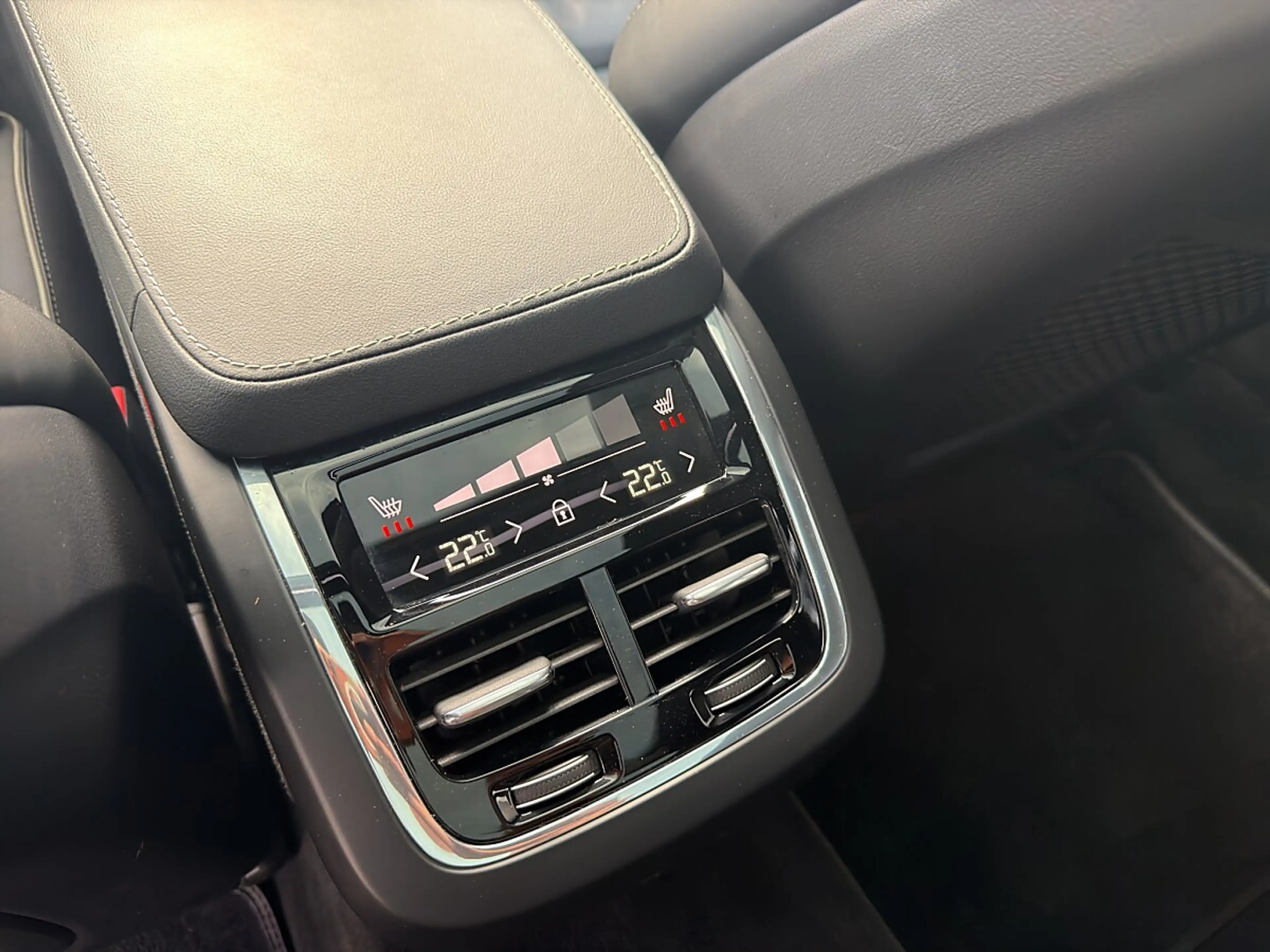 Volvo V90 B4 AWD Ultimate Bright Geartronic PANO/AHV/STDHZ/ — photo 14