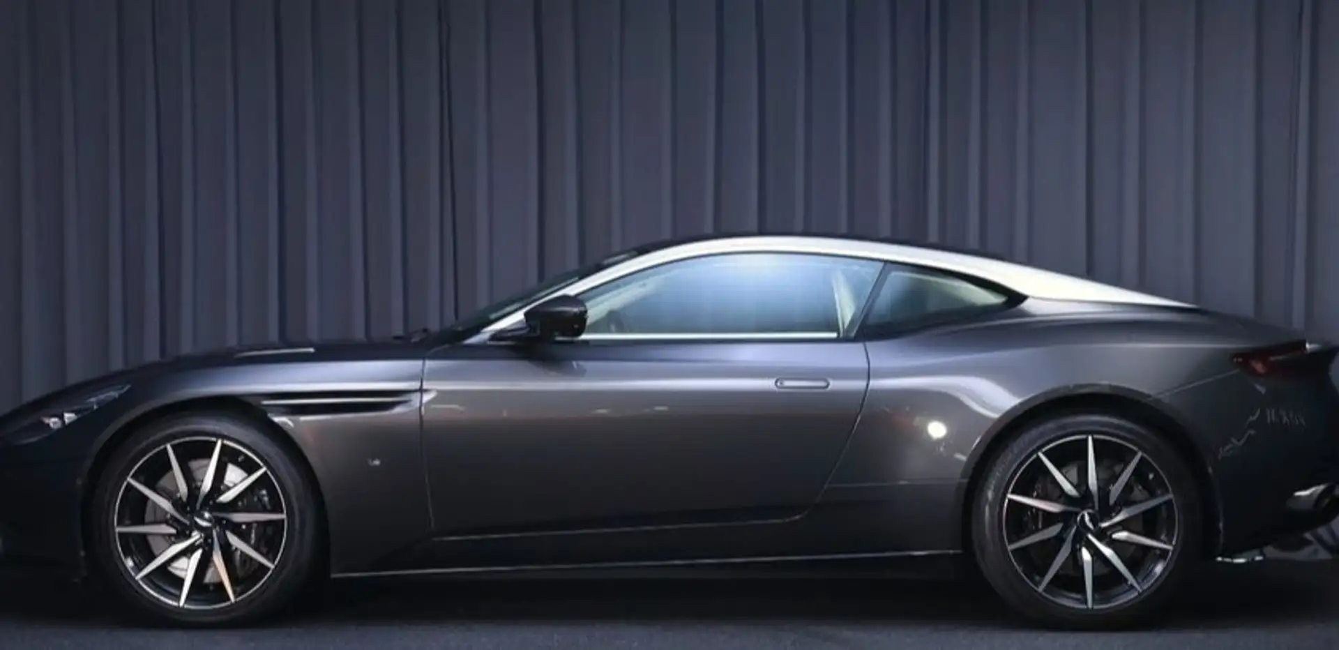 Aston Martin DB11 5.2 608 Gris - 2