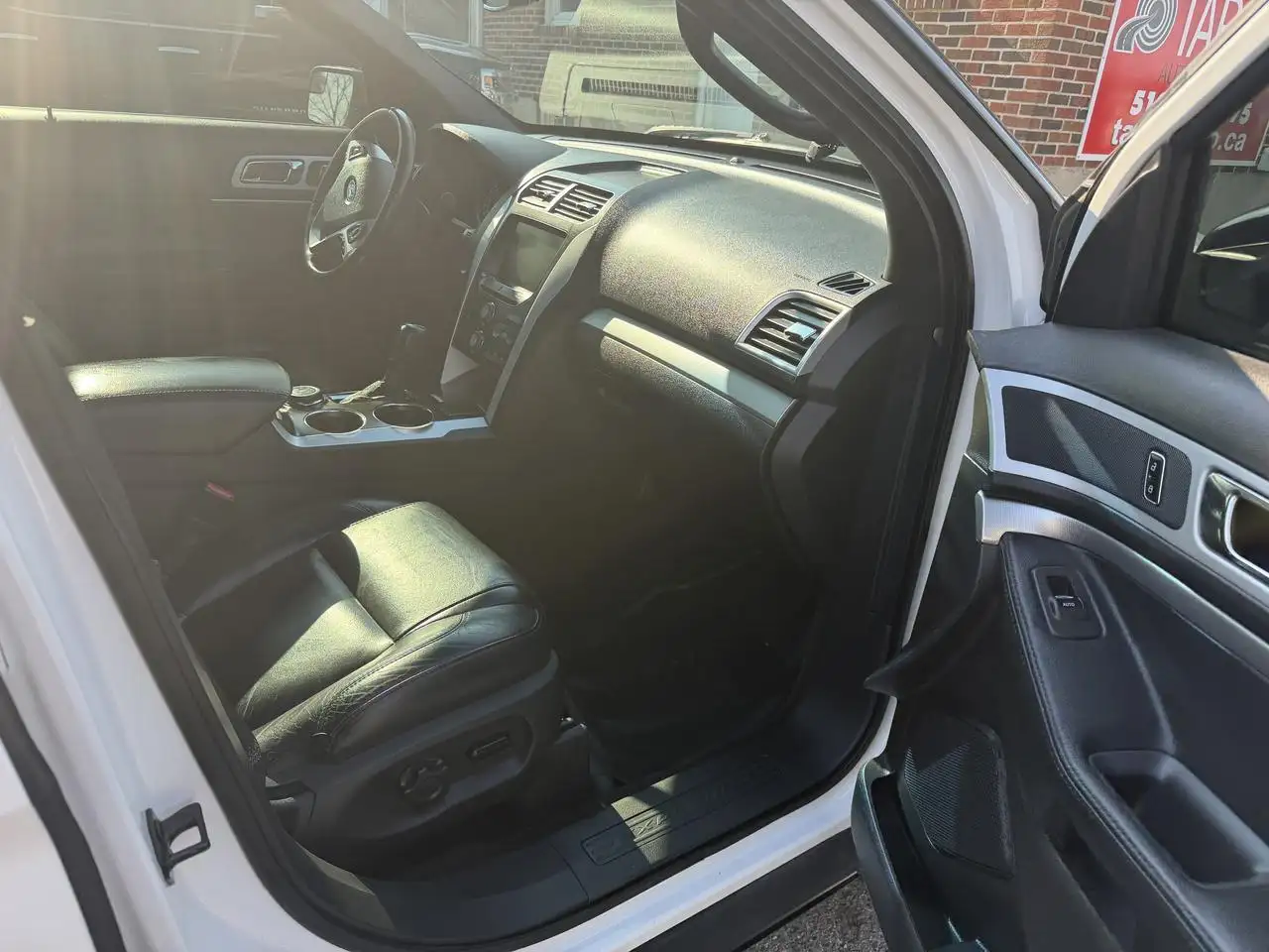 Ford Explorer photo Ford Explorer
