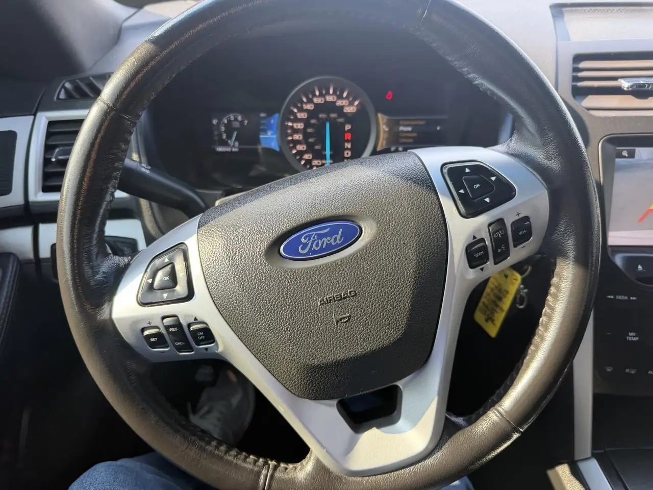 Ford Explorer photo Ford Explorer