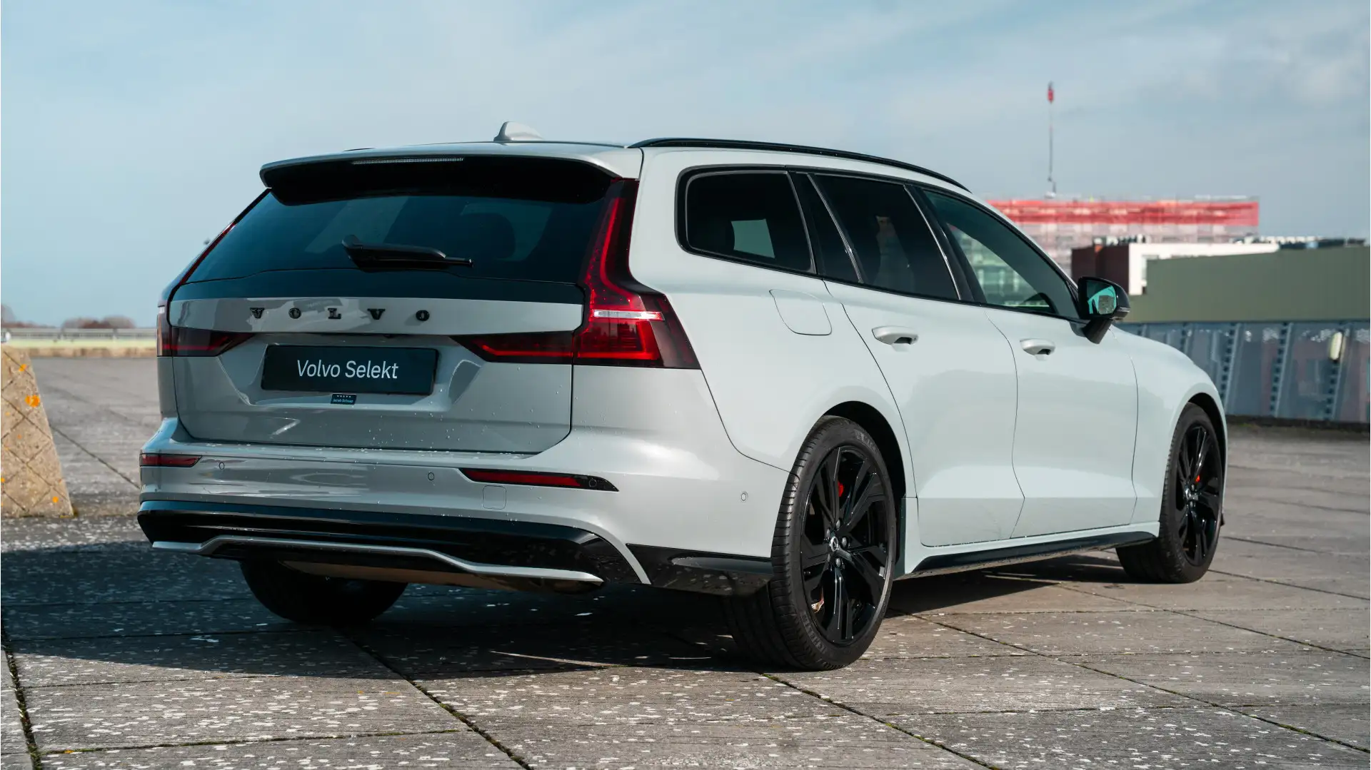 Volvo V60 2.0 T8 Plug-in hybrid AWD Plus Dark / Speciale sam Grau - 2