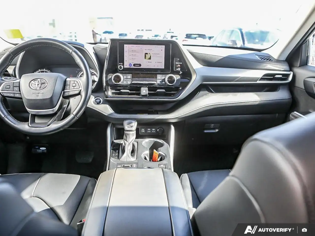 Toyota Highlander снимка Toyota Highlander