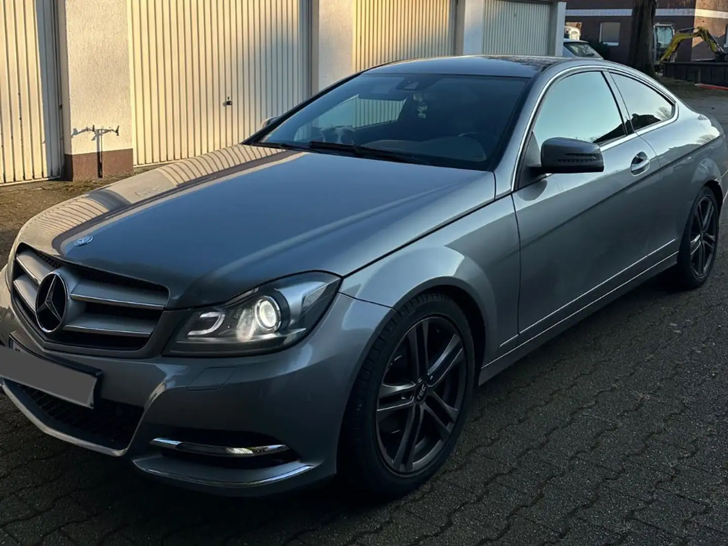 Mercedes-Benz C 250 Coupe (BlueEFFICIENCY) 7G-TRONIC Grau - 1
