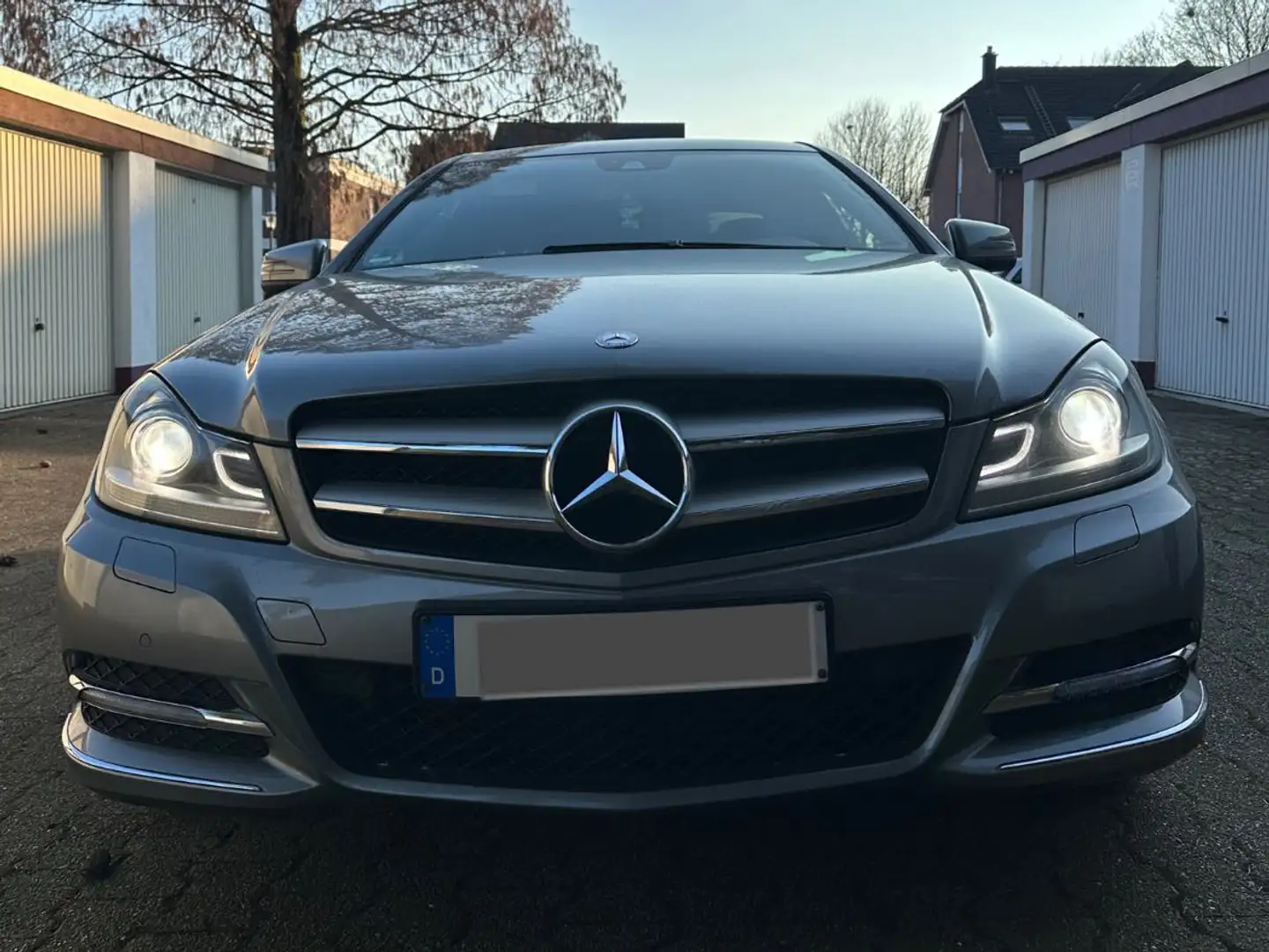 Mercedes-Benz C 250 Coupe (BlueEFFICIENCY) 7G-TRONIC Grau - 2