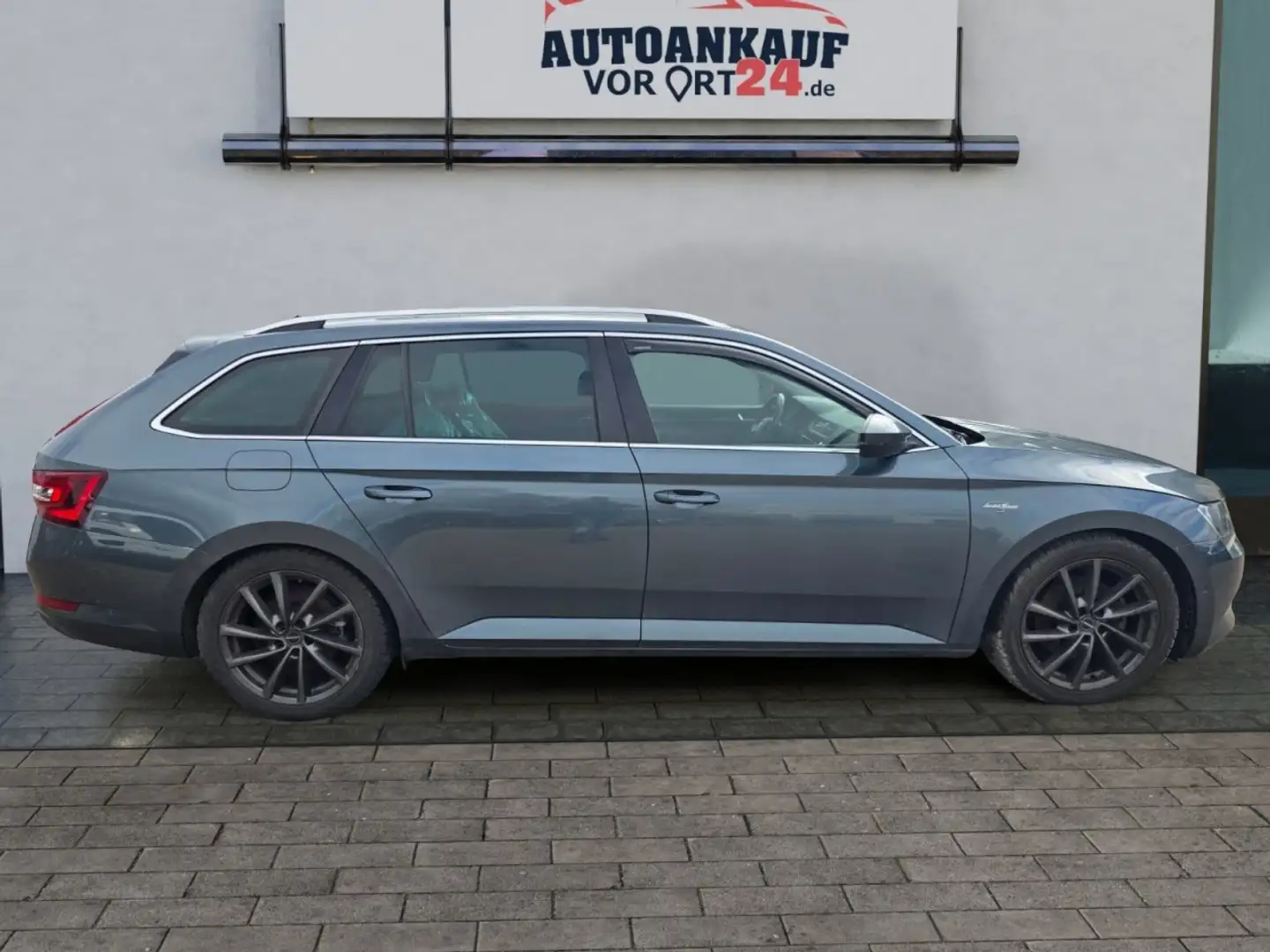 Skoda Superb Combi L&K 4x4*Voll*Pano* Klima Xenon Navi Leder Gris - 2