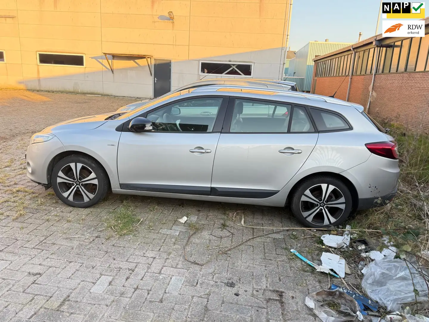 Renault Megane Estate 1.4 TCe Bose ((( VOOR SCHADE ))) Grijs - 1