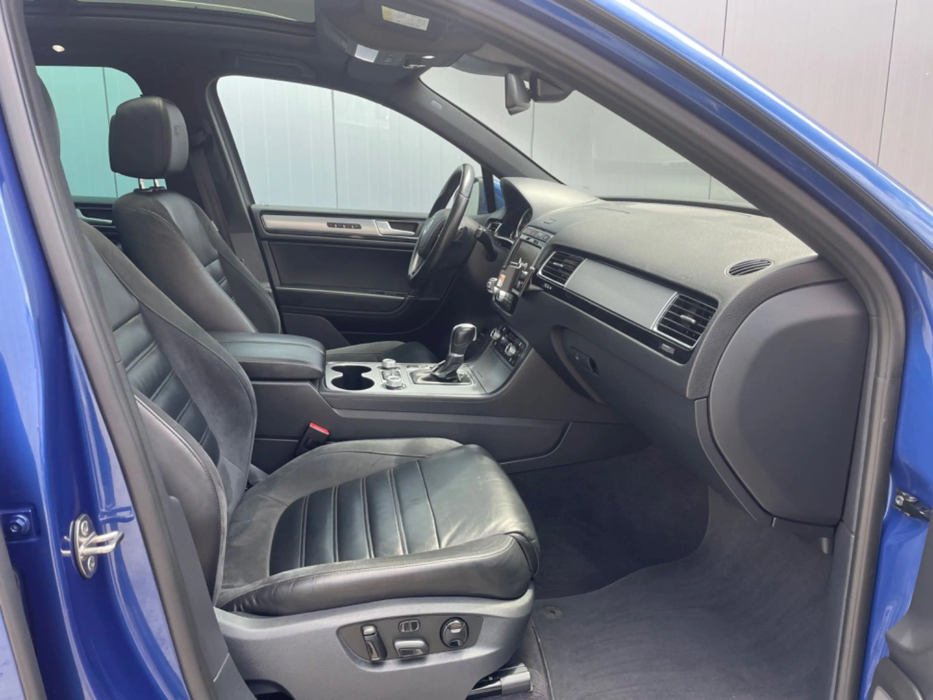 Volkswagen Touareg 3.0 V6 TDI R-LINE -Panorama -Alcantara - — photo 13