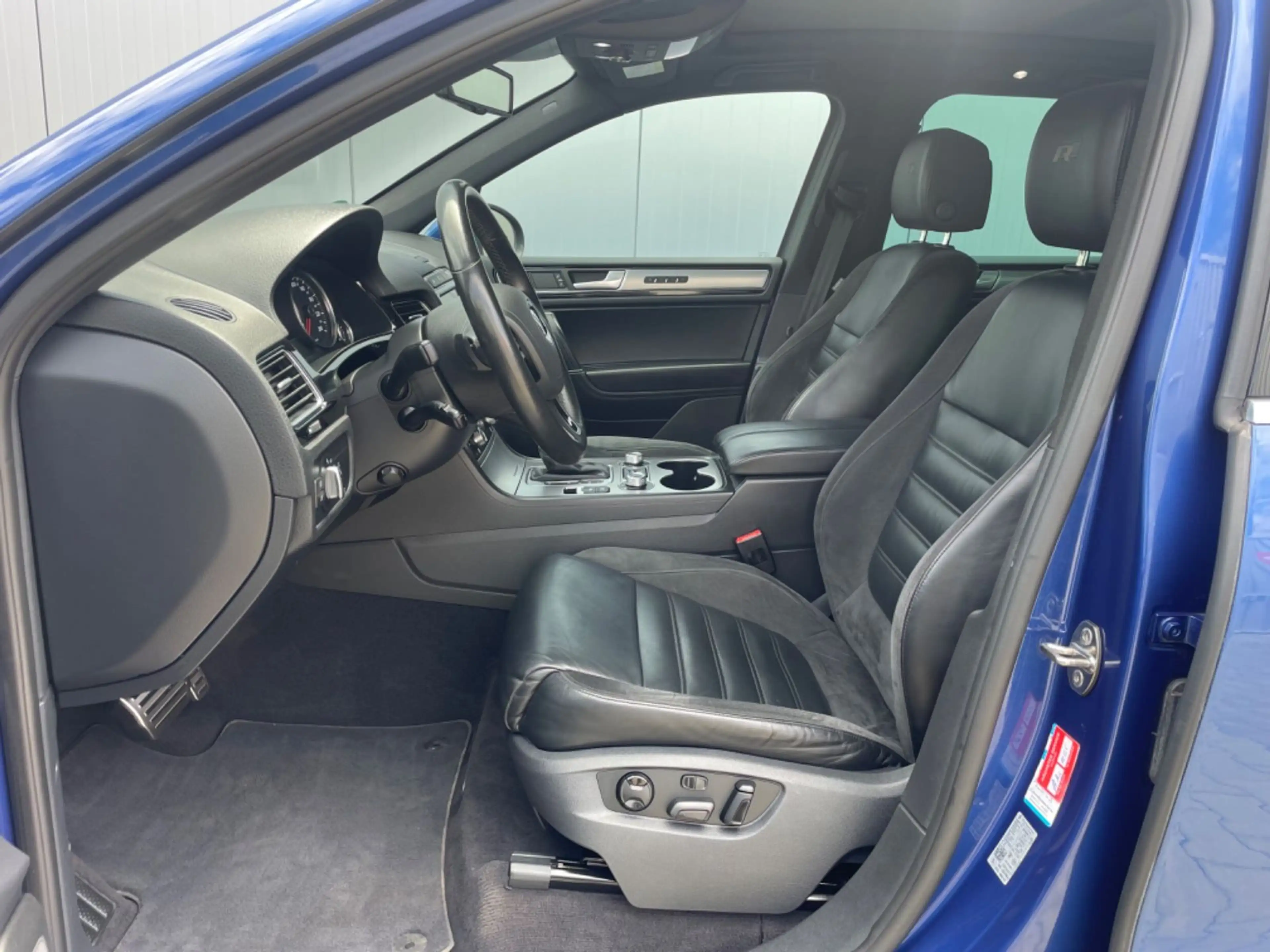 Volkswagen Touareg 3.0 V6 TDI R-LINE -Panorama -Alcantara - — photo 10