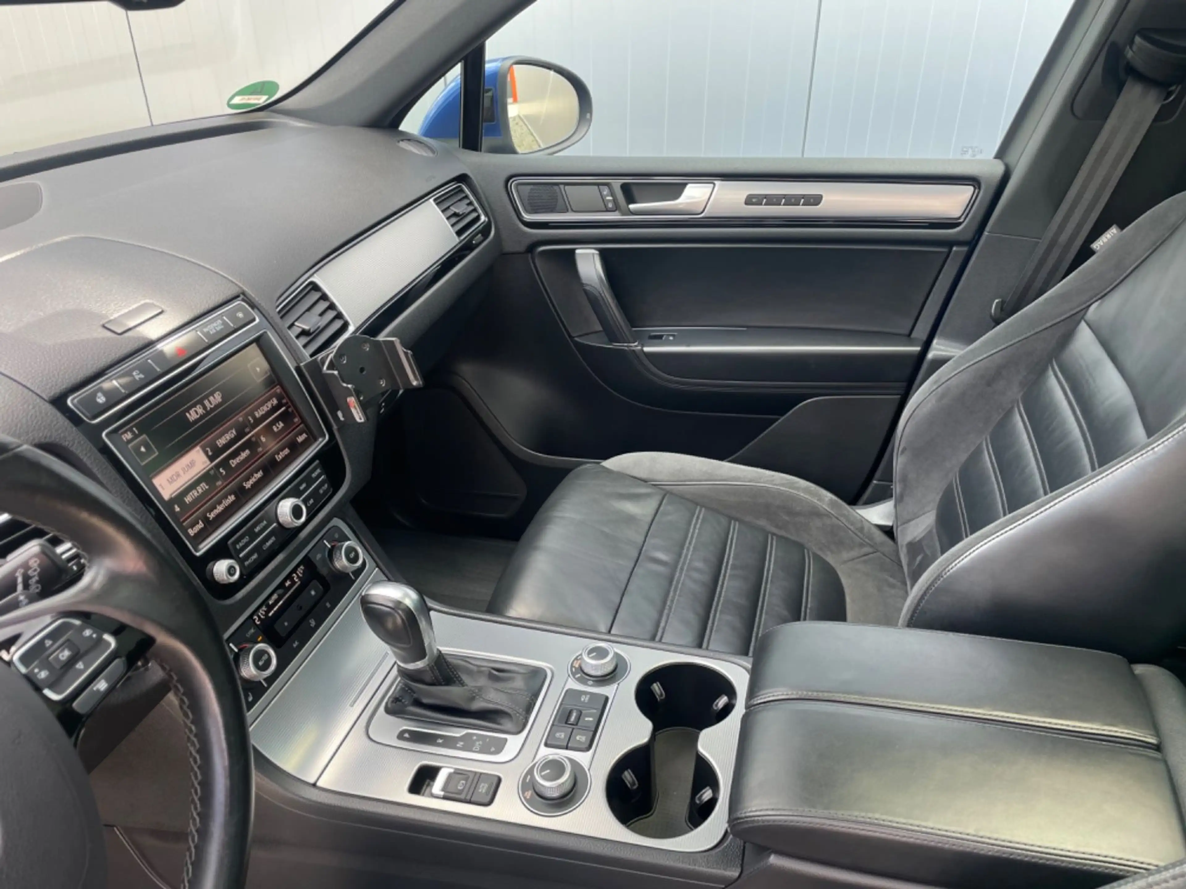 Volkswagen Touareg 3.0 V6 TDI R-LINE -Panorama -Alcantara - — photo 8