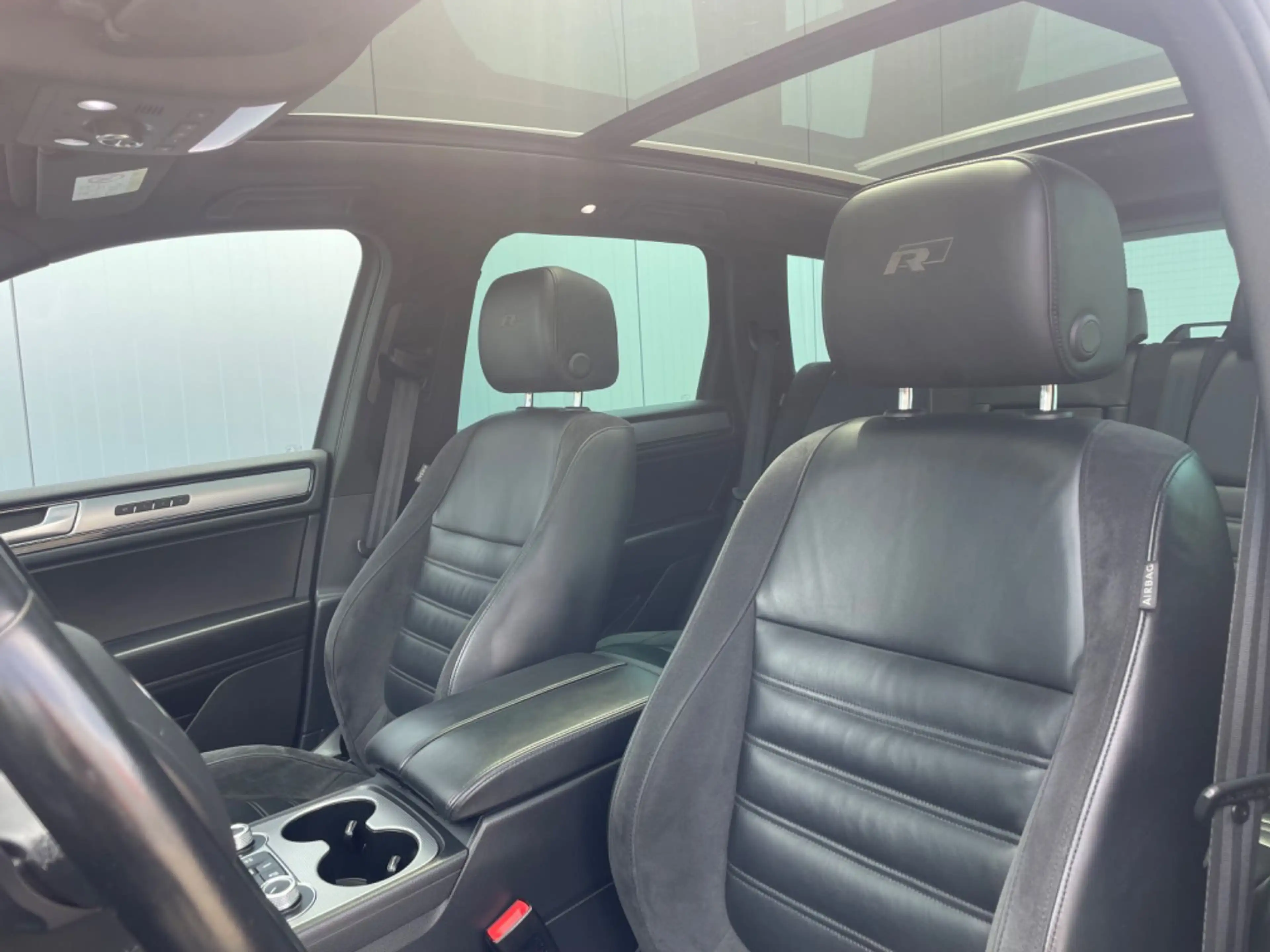 Volkswagen Touareg 3.0 V6 TDI R-LINE -Panorama -Alcantara - — photo 11