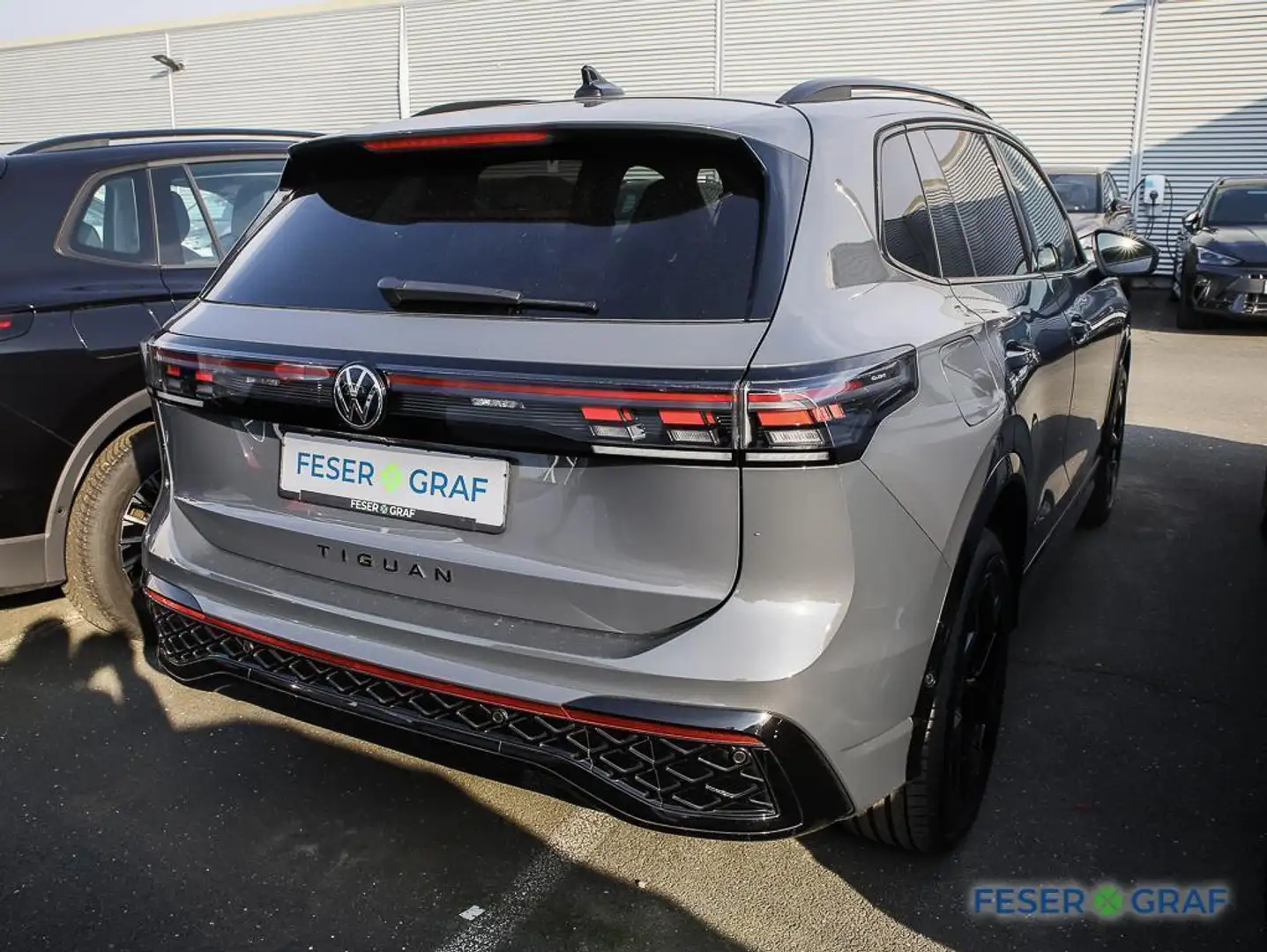 Volkswagen Tiguan R-Line BlackStyle 4M 2.0 TDI DSG Navi AHK HUD LED Grau - 2