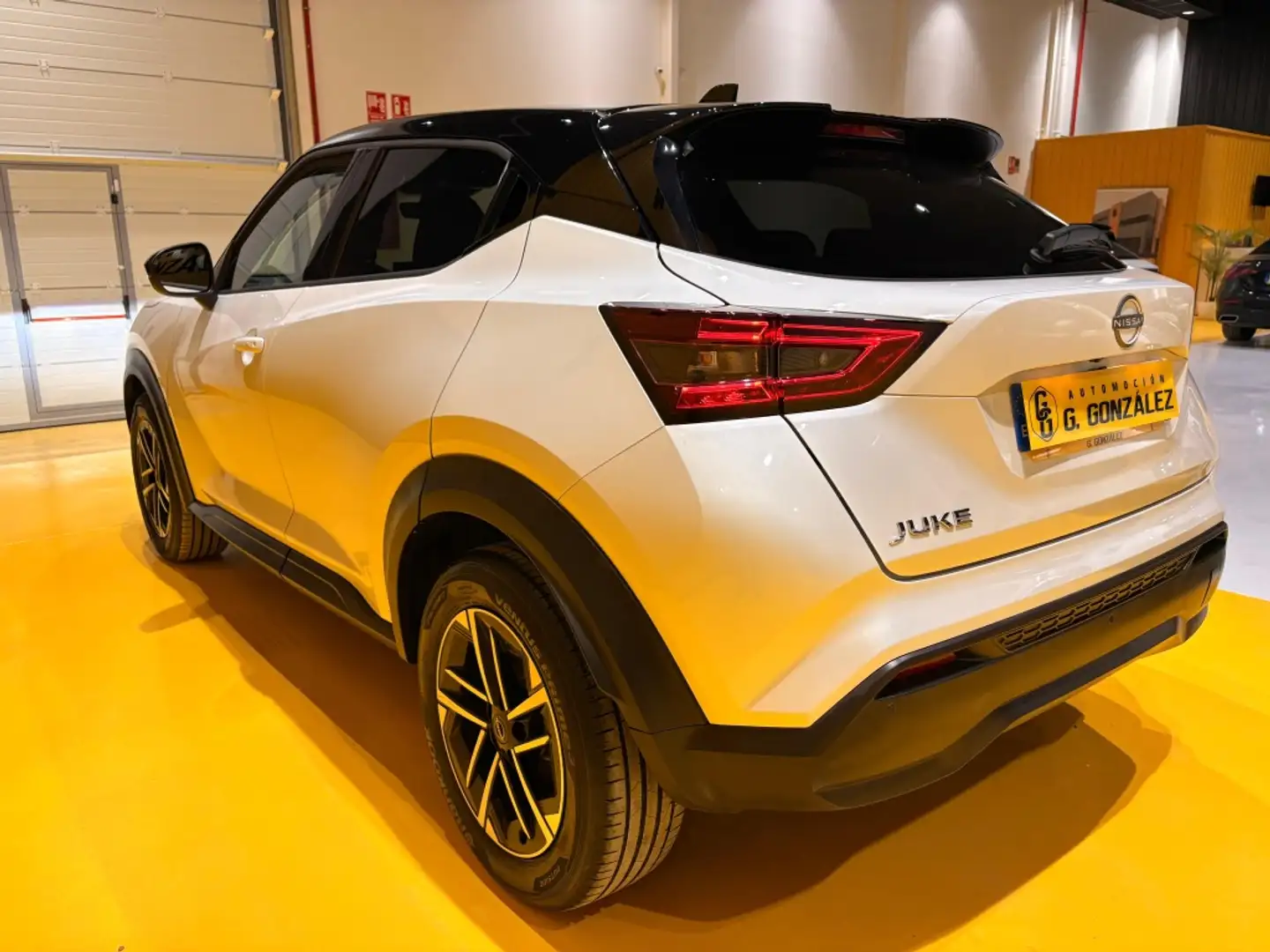 Nissan Juke 1.0 DIG-T N-Connecta 4x2 DCT 7 84kW Blanco - 2